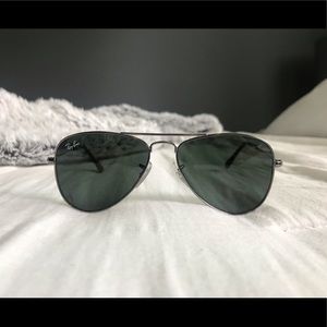 Rayban • Black Aviators